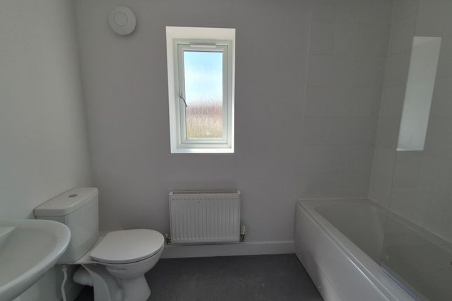 5, Magpie Close, Grimsby photo 3