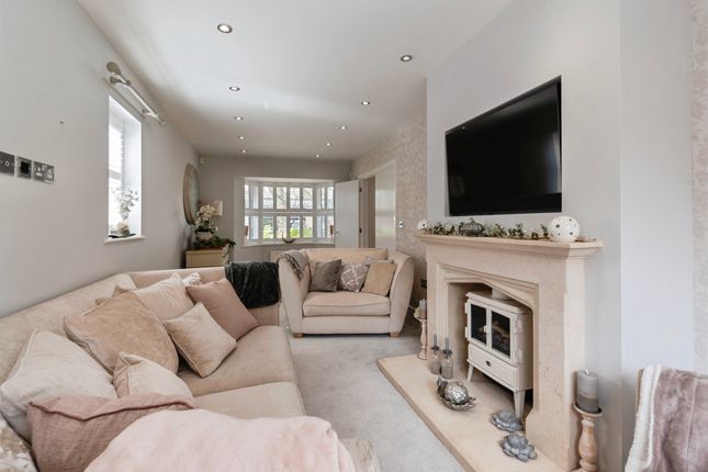 2, Greengates Close, Chelmsford photo 2