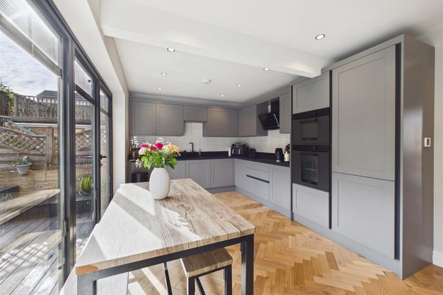 10, Landseer Close, Dronfield photo 4