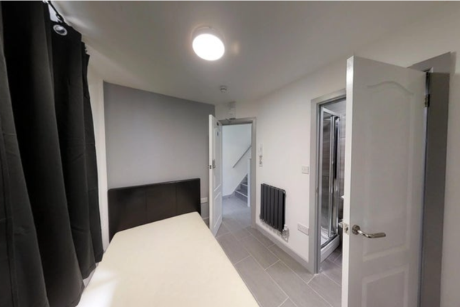 2, Winnock Road, West Drayton photo 2