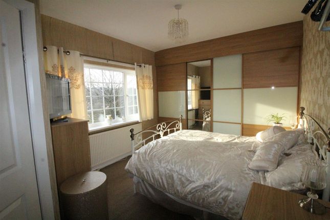 15, Oxford Road, Batley photo 4
