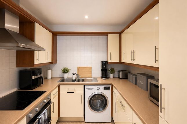 9, Rockwell Court, Watford photo 3