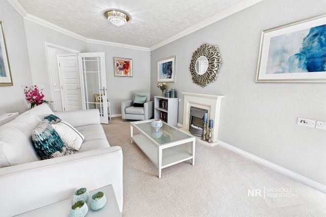 Lounge-Dining Room Extra