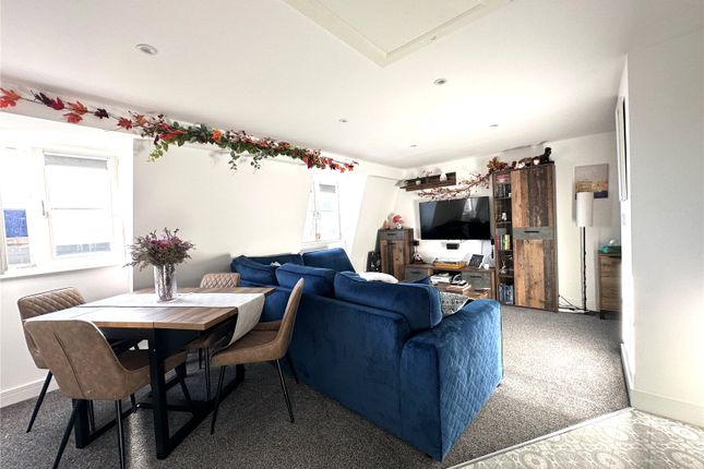 Flat 10, 9–10 Oakfield Street photo 3