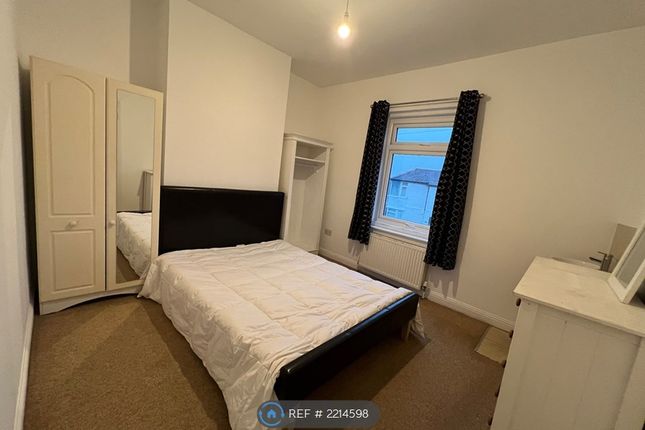 Room to rent in Lacey Crescent, Poole