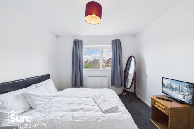 Room 2 - 2 Warmark Road, Hemel Hempstead, Hertfordshire photo 3