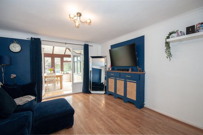 6, Raphael Drive, Chelmsford photo 4
