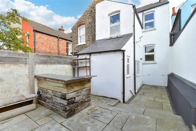 Island Wall, Whitstable photo 4
