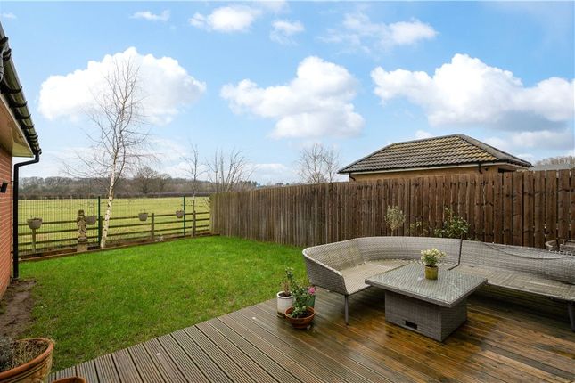 28, Great North Close, West Yorkshire photo 4