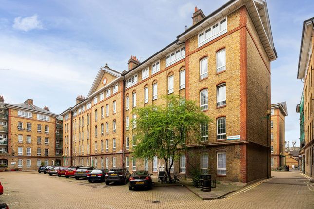 Flat to rent in Swan Road, Canada Water, London