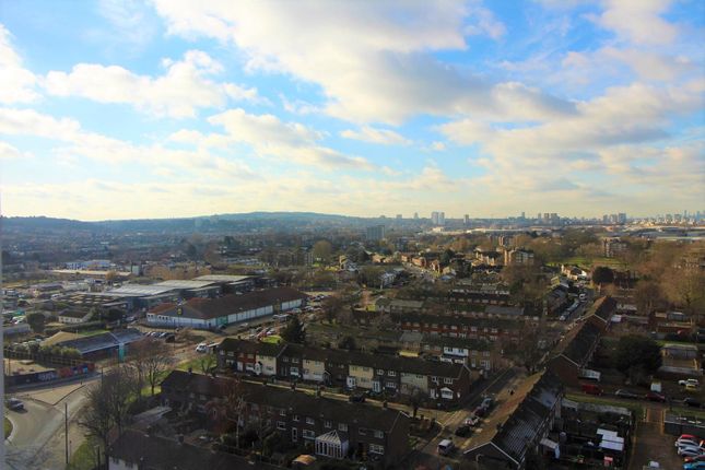 2 Kite Close, London photo 5
