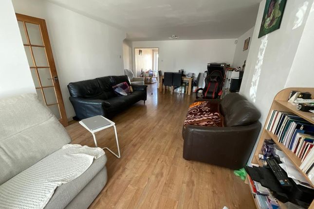 74 Woburn Avenue, Elm Park, Hornchurch photo 3