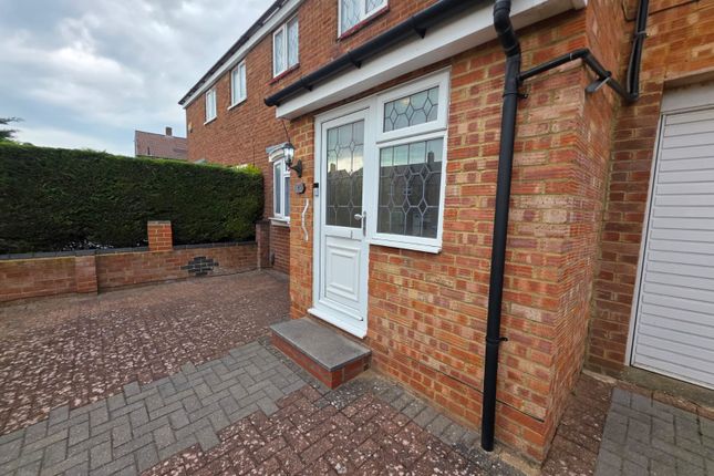 Copy of DDELETE 4 Wodecroft Road, Luton photo 3