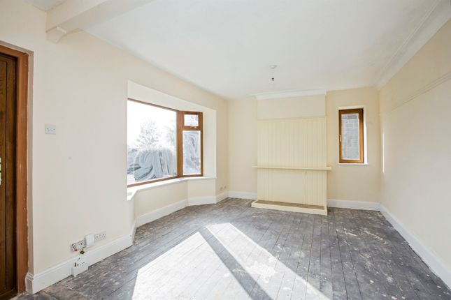 5, Golf Crescent, HALIFAX photo 3