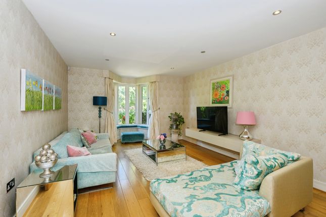 34a,, Church Road, Surrey photo 2