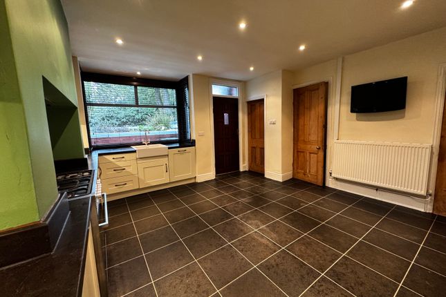 31, Warrels Grove, Leeds photo 3