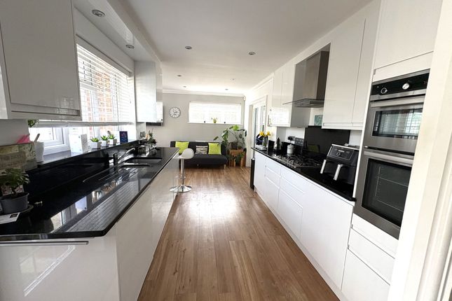 54 Balmoral, Maidenhead photo 3