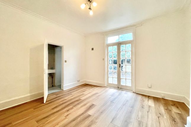 30 Julian Avenue, London photo 5