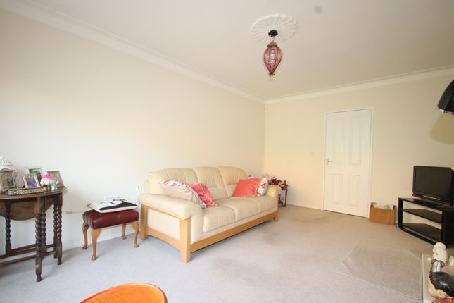 16, Woodhead Drive, Kent photo 3
