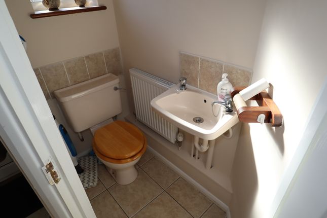 43, Norwich Drive, Bracebridge Heath photo 2