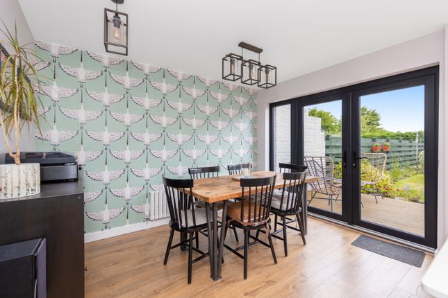 26, Weavers Knowe Crescent, Currie, Edinburgh photo 4
