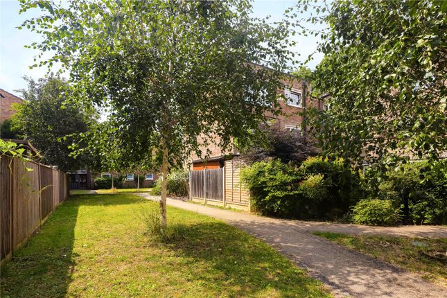 Flat for sale in Patrick Connolly Gardens, Bow, London