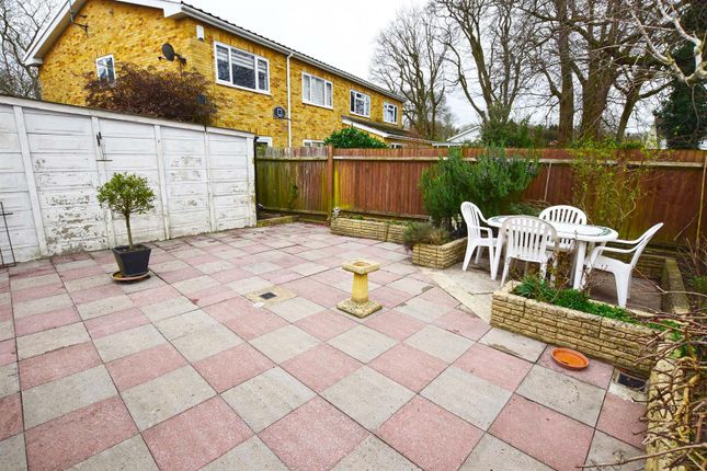2, Edwards Close, Wigmore photo 3