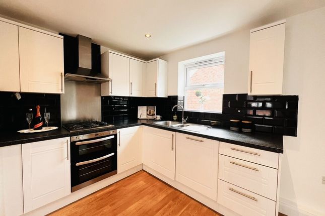 5, Hull Road, Swindon photo 3