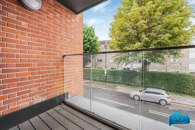 Flat 12, Otium House, 1A, Fox Lane, London photo 4