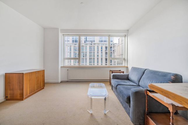 Flat for sale in Millbank Court, Pimlico, London
