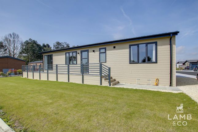 2-bed caravan on Prestige Burleigh, Seven Acres, St Johns Road, Clacton-on-Sea, £215,000