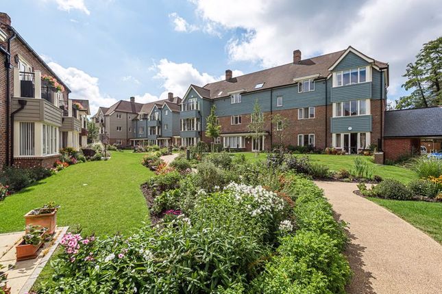 Property for sale in Hampshire Lakes, Oakleigh Square, Yateley Retirement Apartment