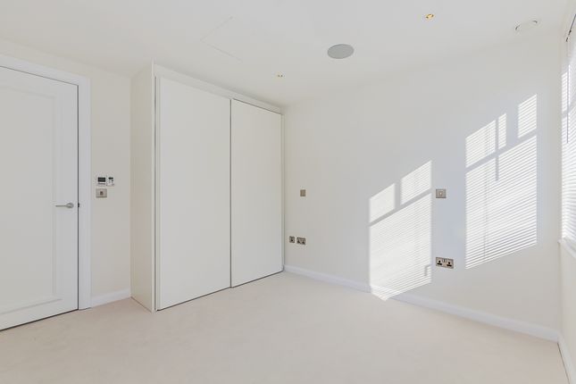 Flat for sale in Higham House East, Carnwath Road, Fulham