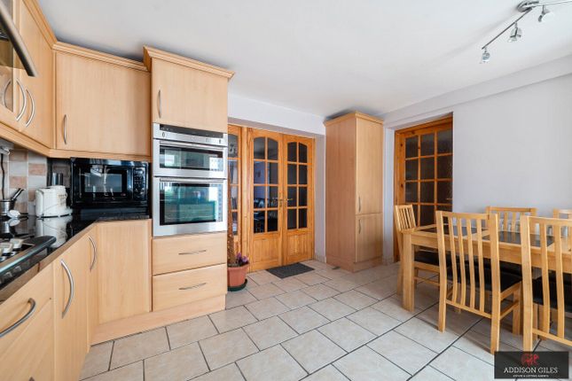 64, Maple Crescent, Slough photo 3