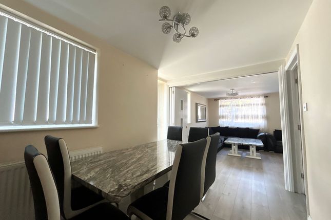59, Milton Keynes photo 5