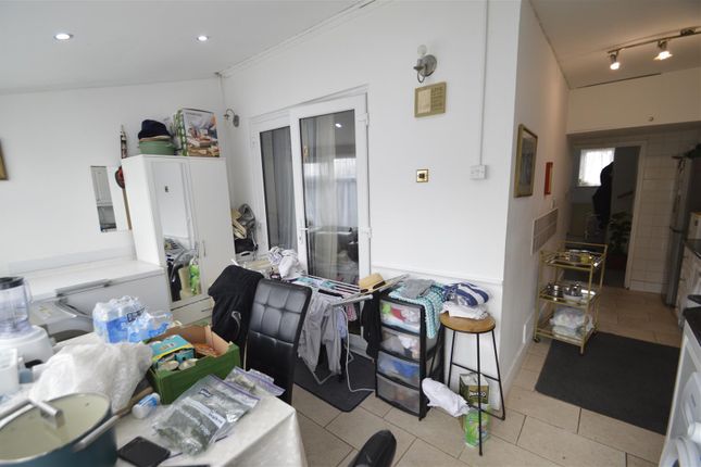 25, Arnold Road, Dagenham photo 5