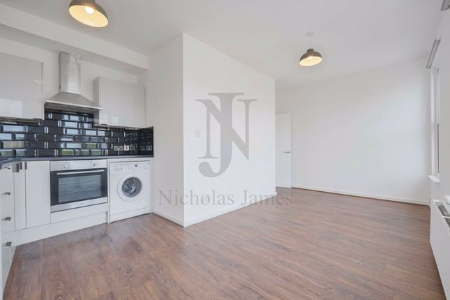 Thumbnail Flat to rent in Ashfield Road, Manor House, London