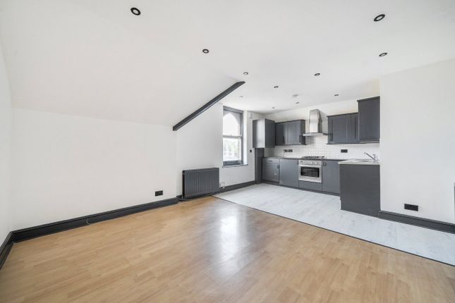 Flat 3, 28, Rockmount Road, London photo 2