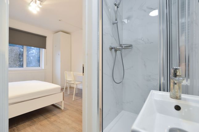 Room 5,  41 Woodland Way, Mill Hill photo 5