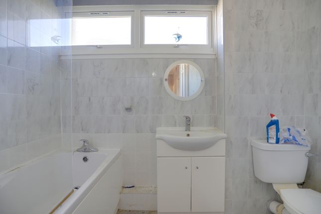24, White Beams, St. Albans photo 4