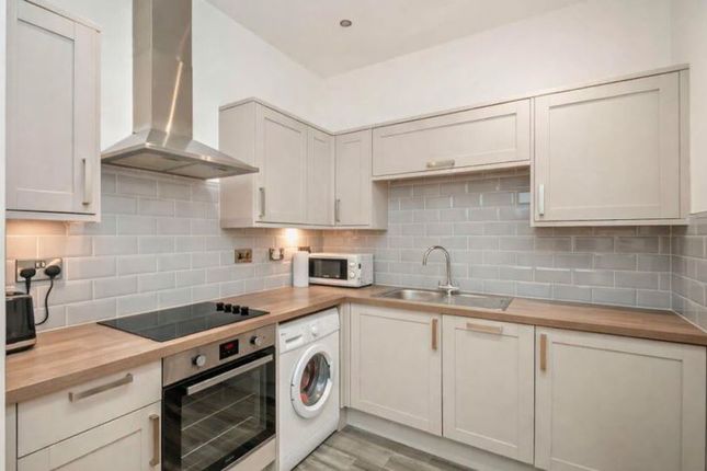 16, Cavendish Court, Bradford photo 2