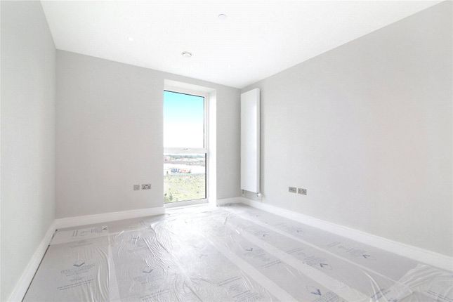 Flat for sale in Greenview Court, Samuelson House, Merrick Road, Southall
