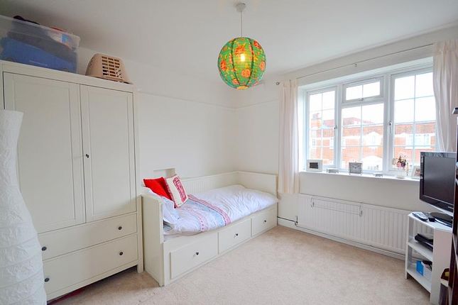 Flat to rent in Finchley Court, Ballards Lane, Finchley