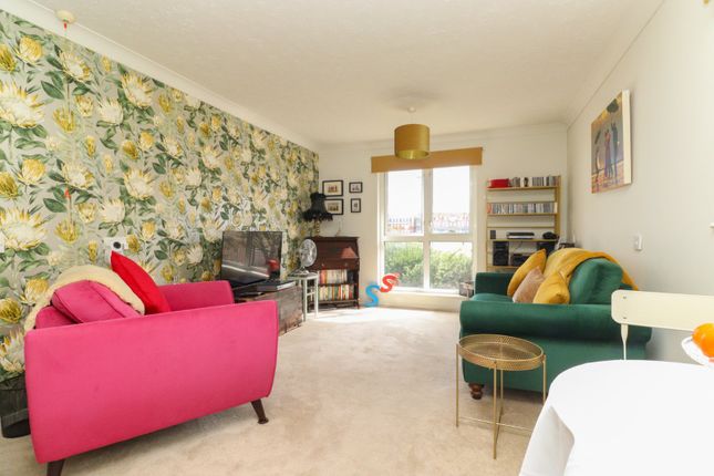 Flat 92, Queens Court,, Queens Parade, Margate photo 2