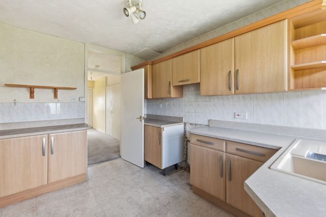8 Pine Tree Close, Worksop photo 2