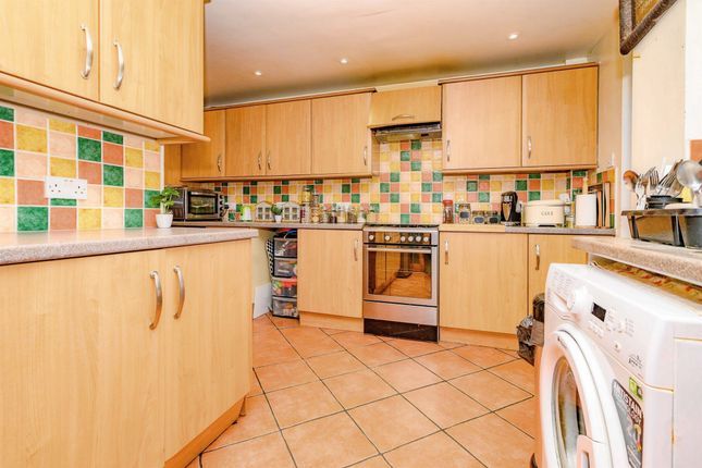 64, Woods Avenue, Hatfield photo 2