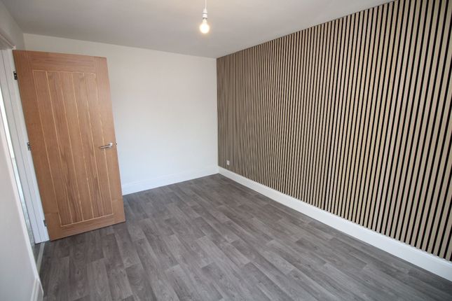 32 Ealing Close, Chatham photo 3