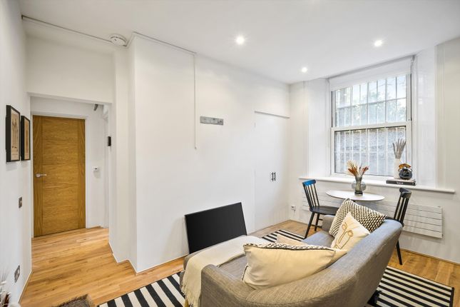 Flat for sale in Hyde Park Place, London W2.