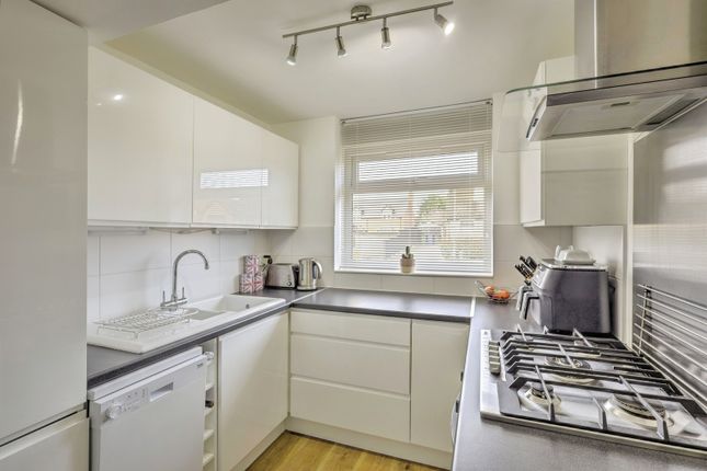 48, Carrs Way, Northamptonshire photo 5