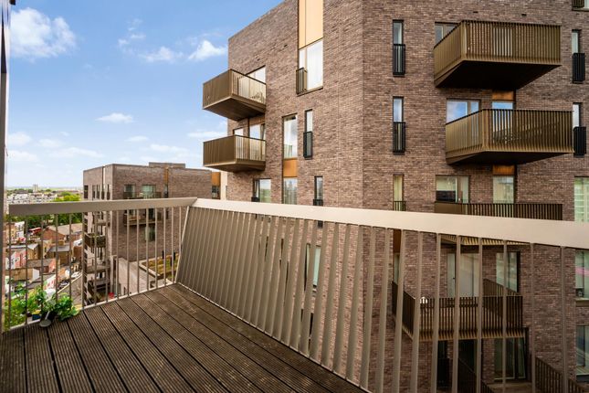 Flat 63 1, Bywell Place, London photo 4